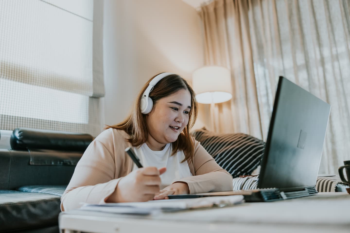 Asian woman studying her first master's degree class, enjoy and happy to see her classmates.
