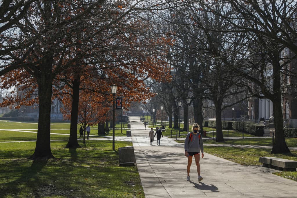 Students walk on the University of Illinois at Urbana-Champaign campus, as seen in December 2020. (Jose M. Osorio—Chicago Tribune/Tribune News Service/Getty Images)