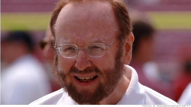 Tampa Bay Buccaneers owner Malcolm Glazer is on the sidelines before play against the Buffalo Bills September 18, 2005 in Tampa. (Photo by A. Messerschmidt/Getty Images) *** Local Caption ***