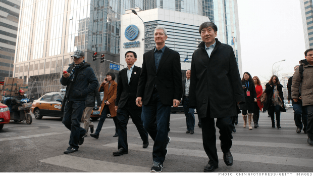 Apple CEO Tim Cook and China Mobile chairman Xi Guohua in Beijing, China in January 2014.