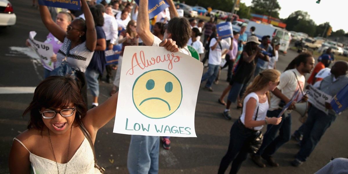 Wal-Mart's woes just keep piling up | Fortune