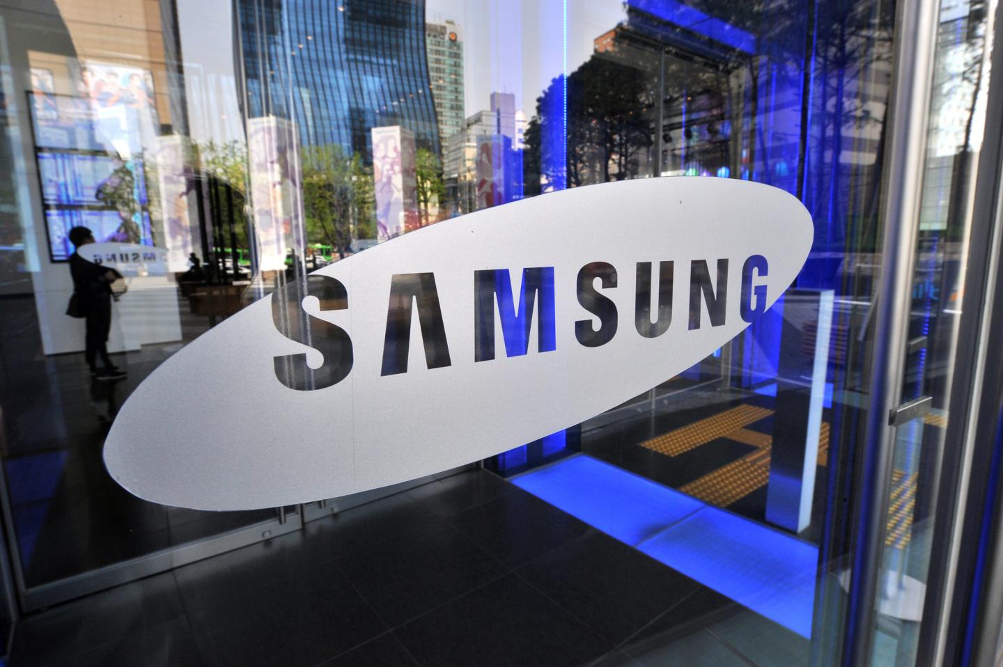 Samsung profit slumps as it feels the heat from China
