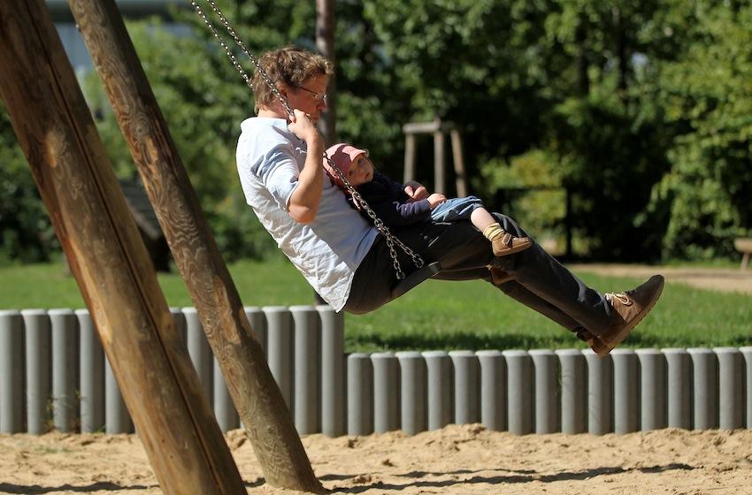 New dads confront uphill battle for paternity leave