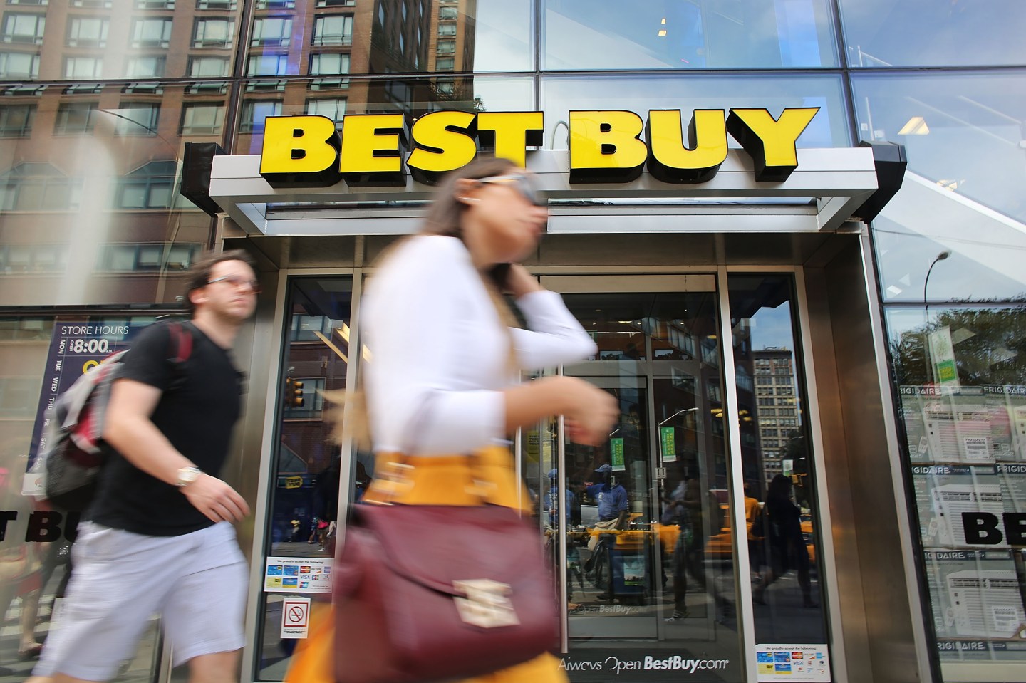 Best Buy Second Quarter Profit Drops 91 Percent