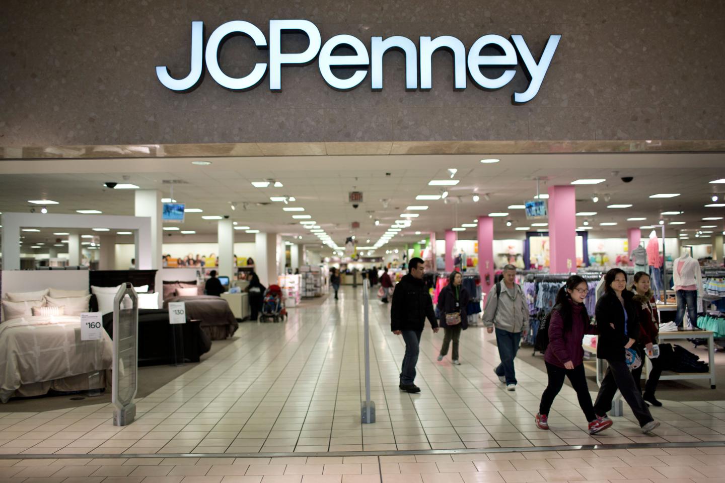 Inside J.C. Penney Ahead Of Earns & Consumer Confidence Figures