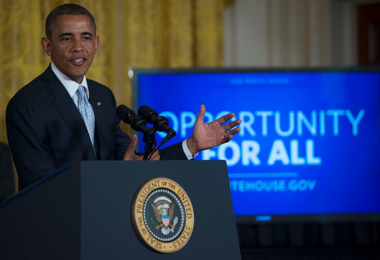 Obama Signs Presidential Memorandum On Reducing Student Loan Debt