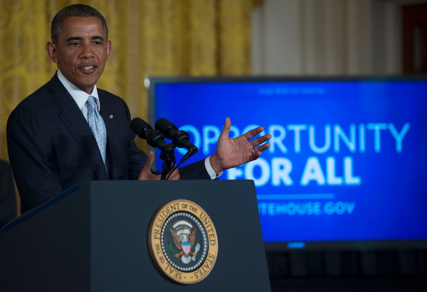 Obama Signs Presidential Memorandum On Reducing Student Loan Debt