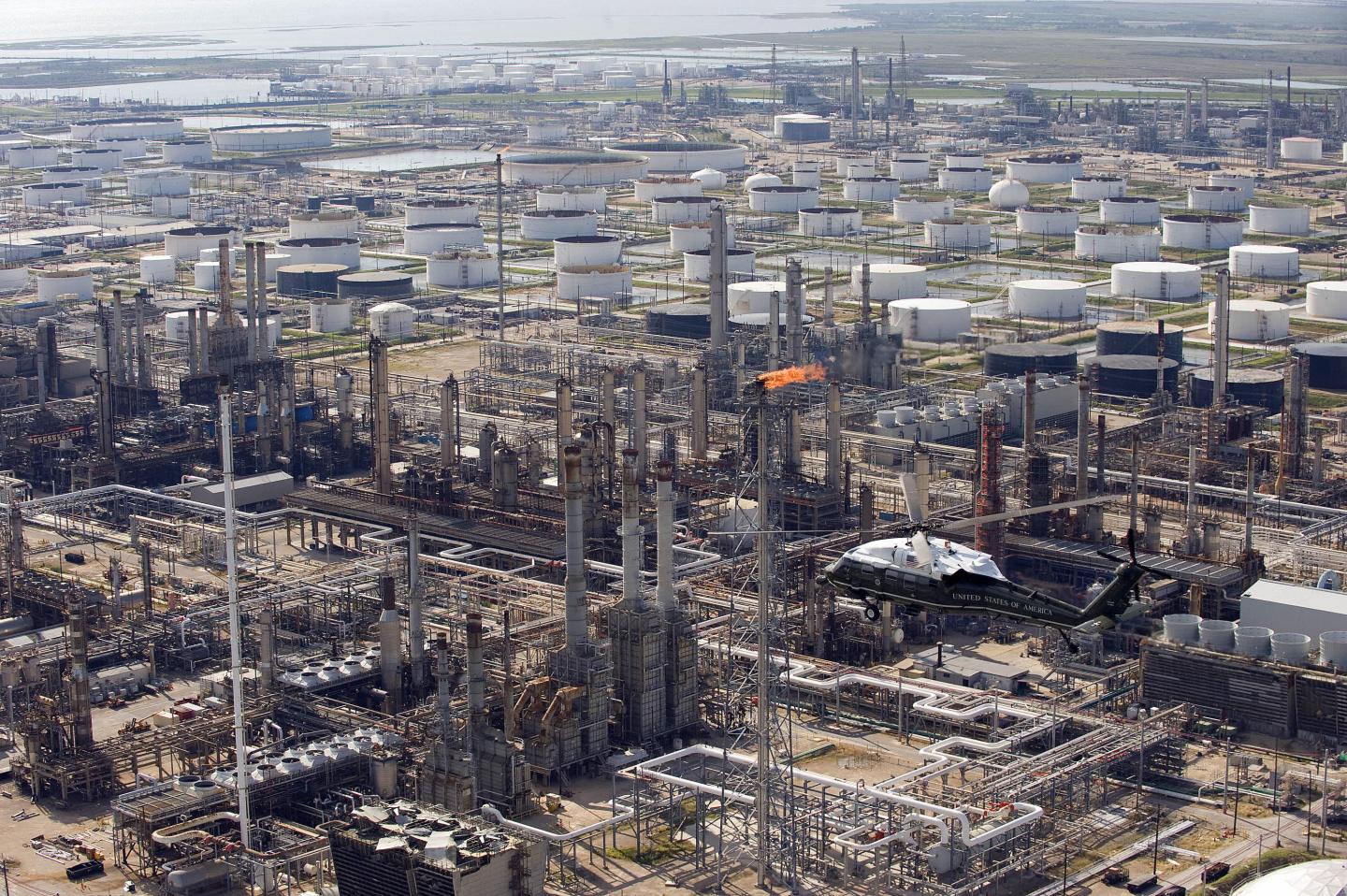 U.S. edges toward first oil exports since 1970s