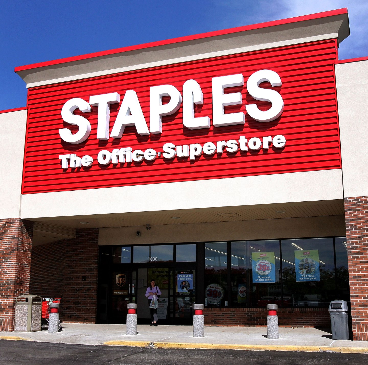 Staples Begins Recyling Electronics To Tackle "E-Waste"