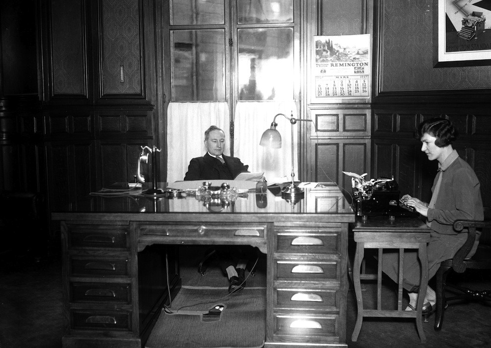 Manager and his secretary-typist. Paris. On 1927.