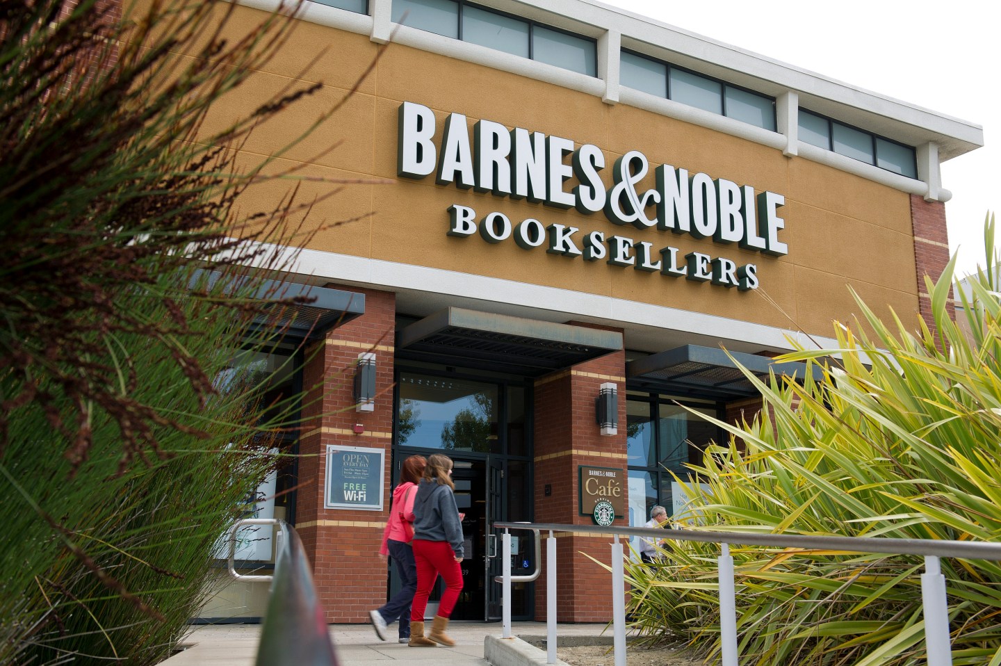 General Views Of Barnes & Noble Ahead Of Earnings Data