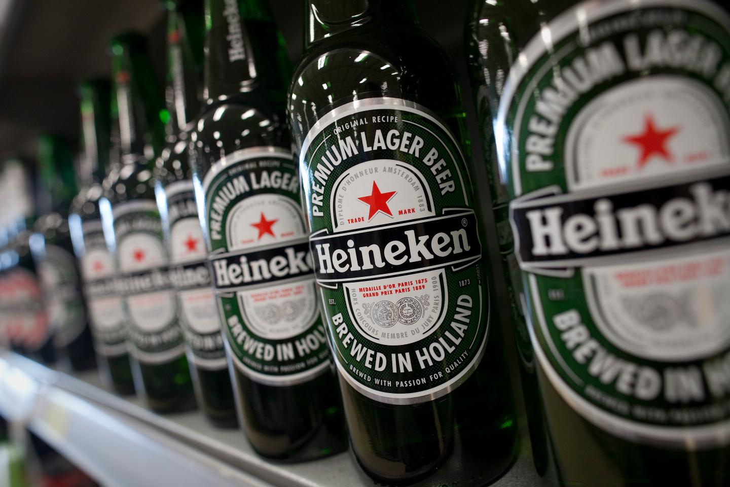 Inside a Supermarket As U.K. Consumer Confidence Falls
