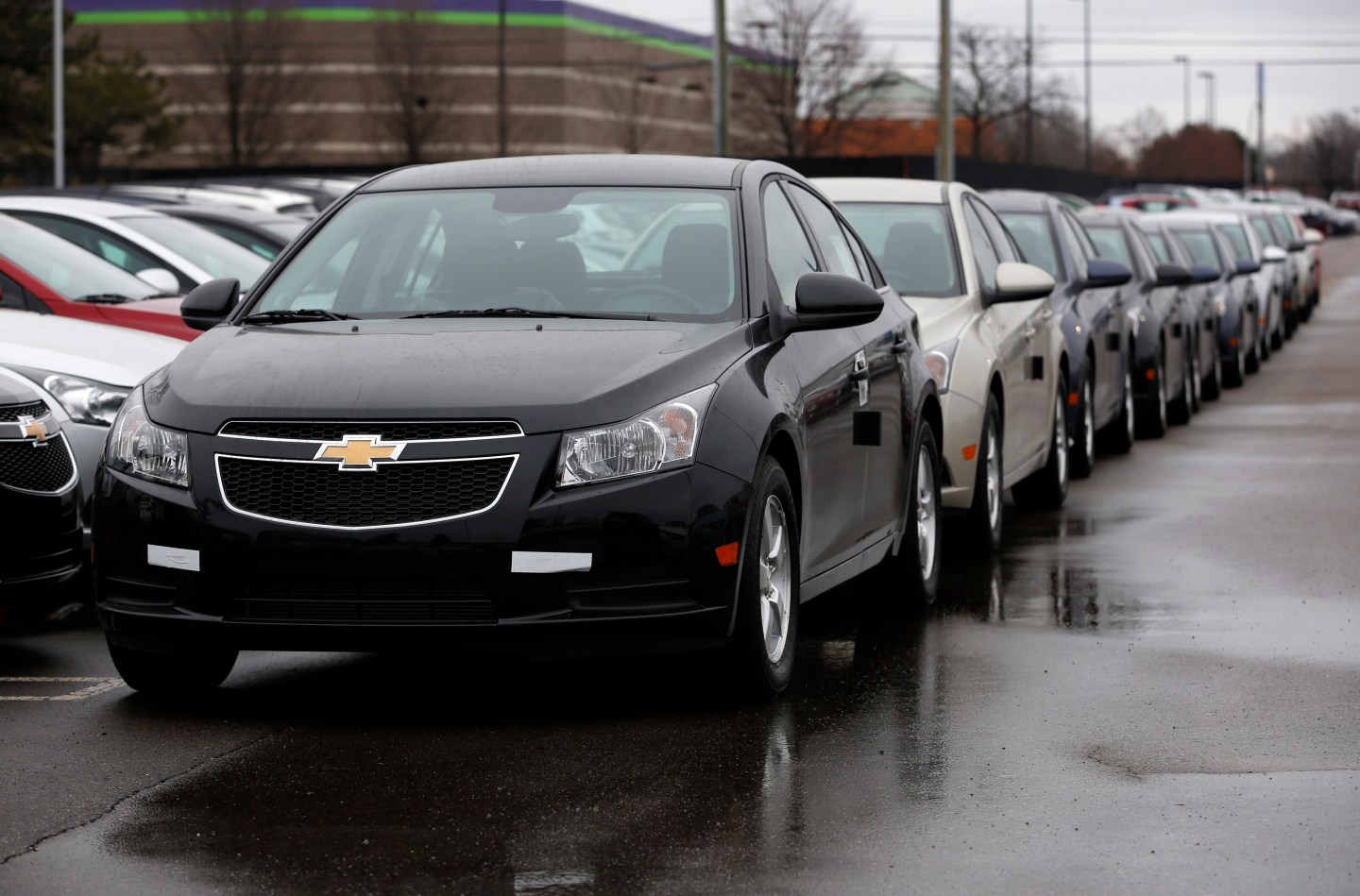 GM Says Dealers Told to Stop Selling Some Chevrolet Cruzes