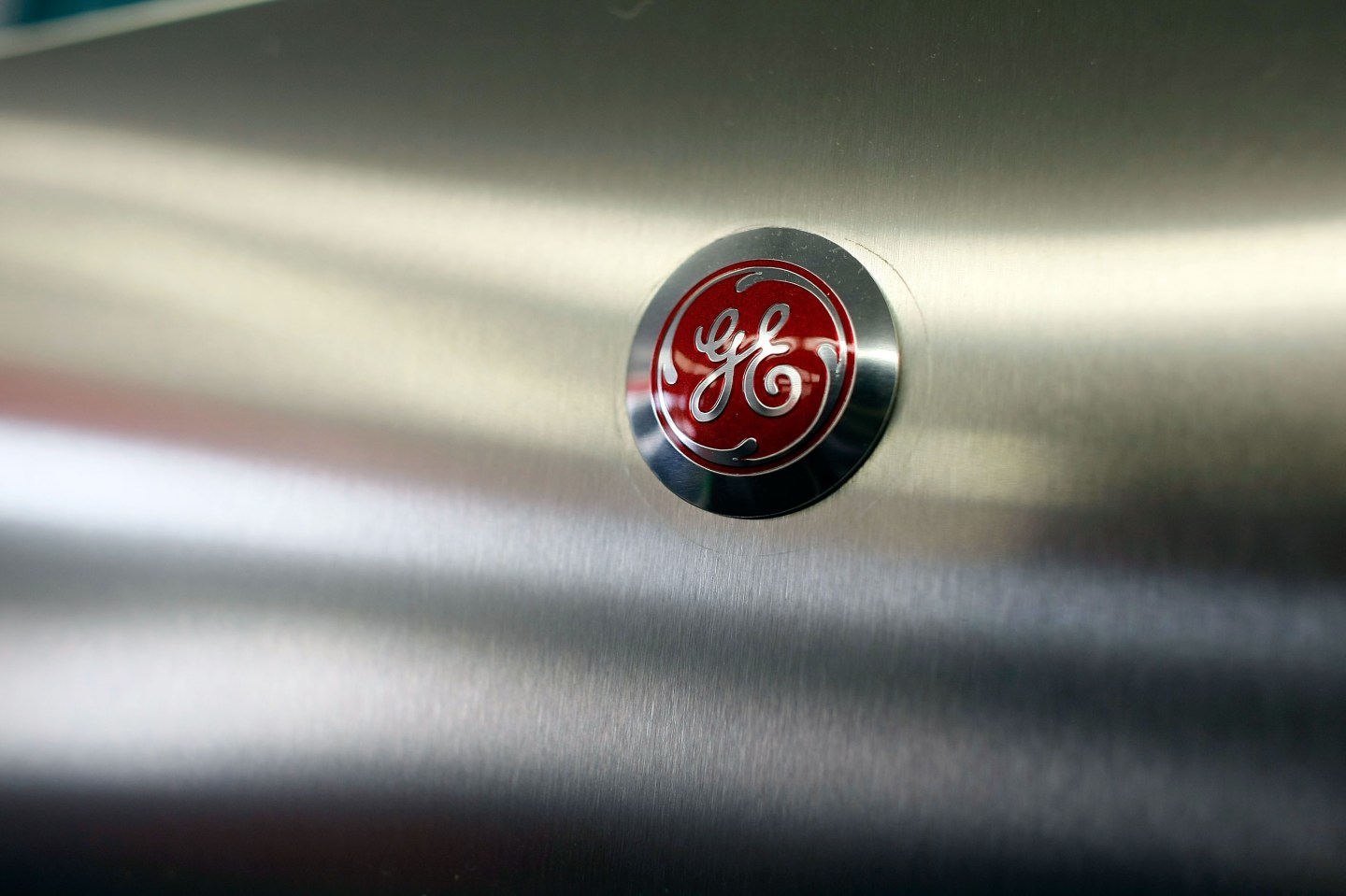 General Electric's Net Income Falls