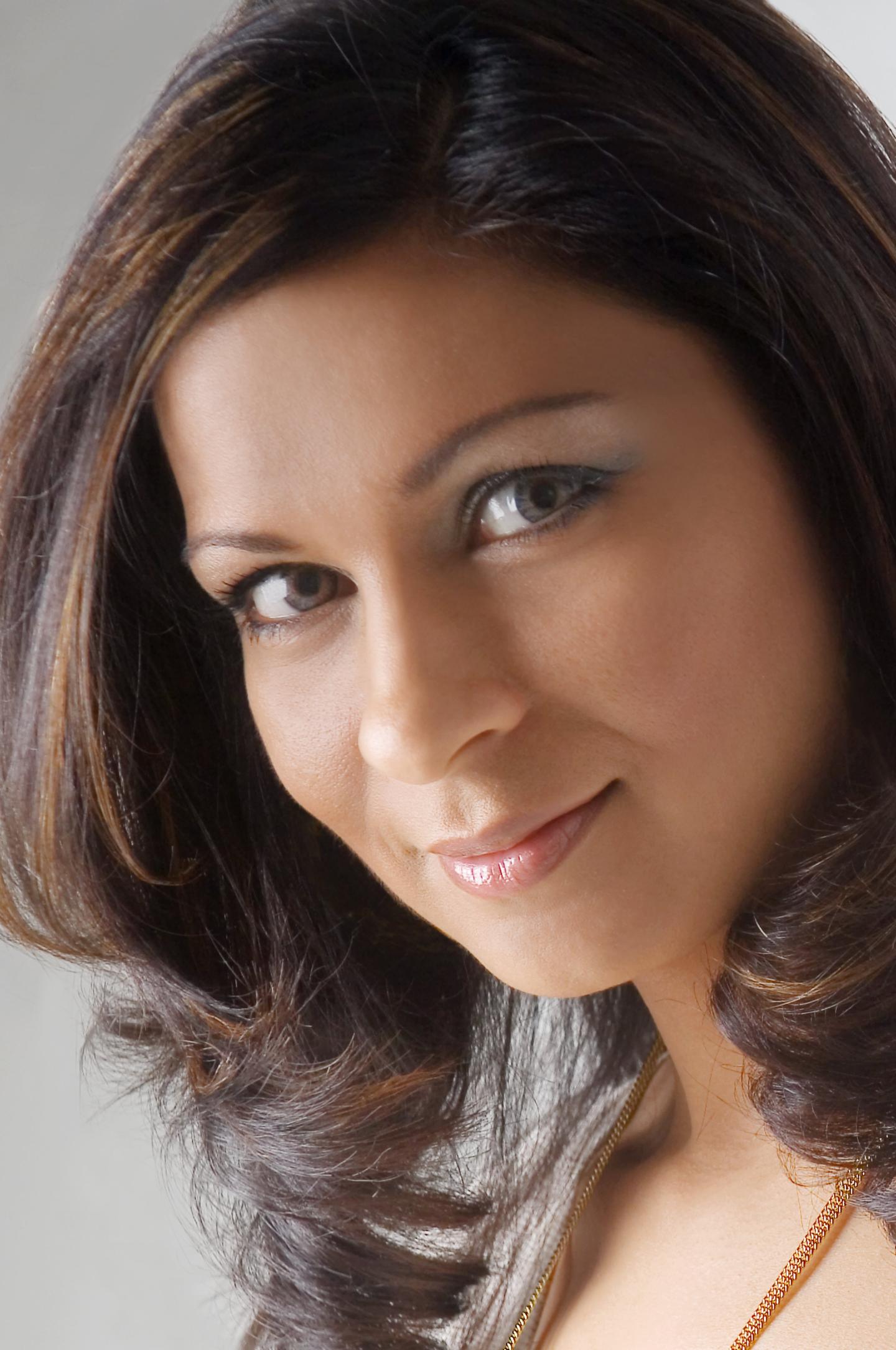 Anjula Acharia-Bath, CEO, DesiHits headshot
