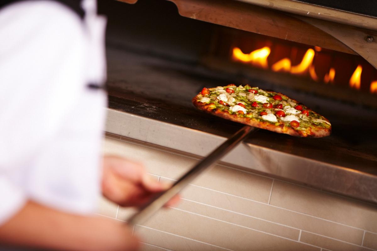 Next on the menu for the fast-casual restaurant craze: Pizza