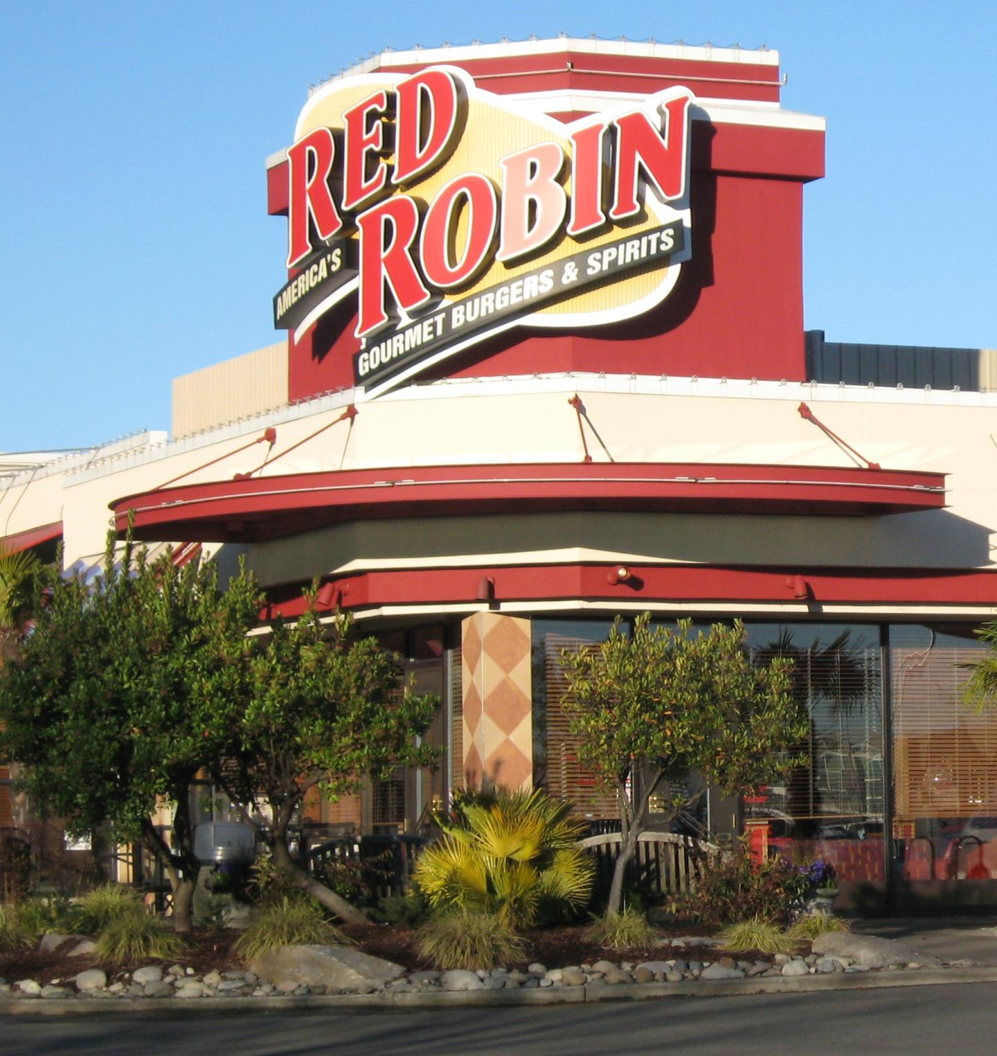 Red Robin’s stock plunges as rivals aggressively discount