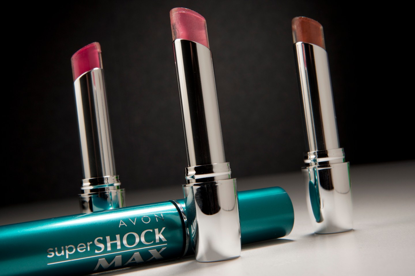 Avon Gains Most in Two Months on Plan to Eliminate Jobs