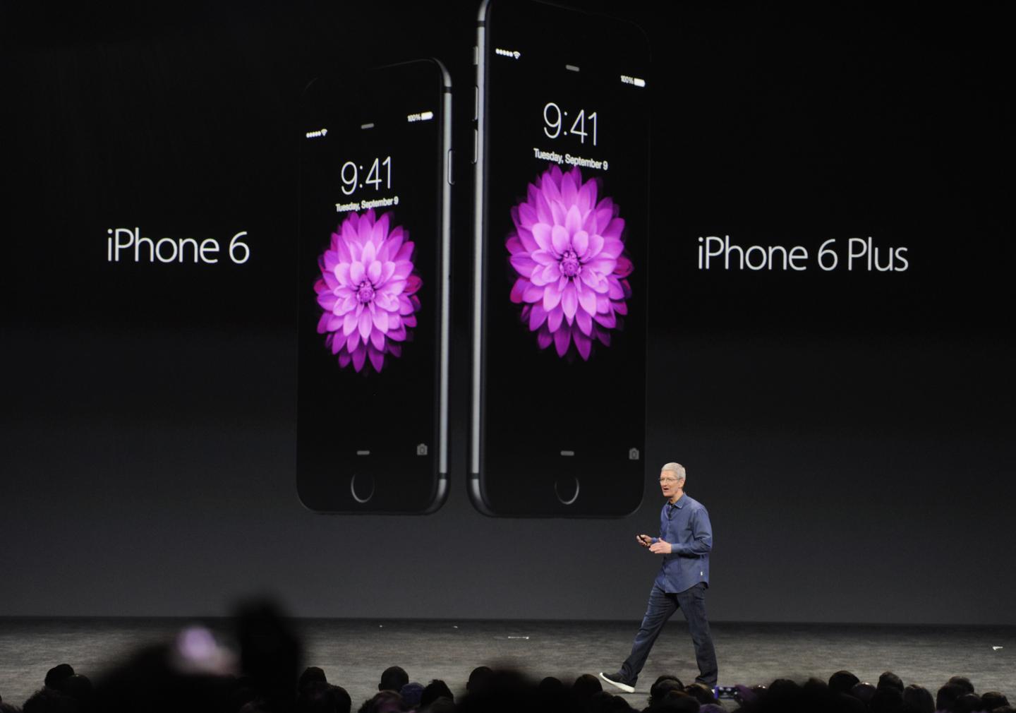Apple Inc. Reveals Bigger-Screen iPhones Alongside Wearables