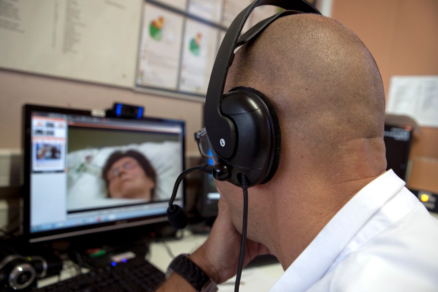 Tele-consultation between the neurology department in Besancon hospital, France and A&E in Dole hospital, France. Dole hospital doesn't have a neurology department which makes detecting a CVA a difficult task. Telemedicine allows A&E doctors at Dole