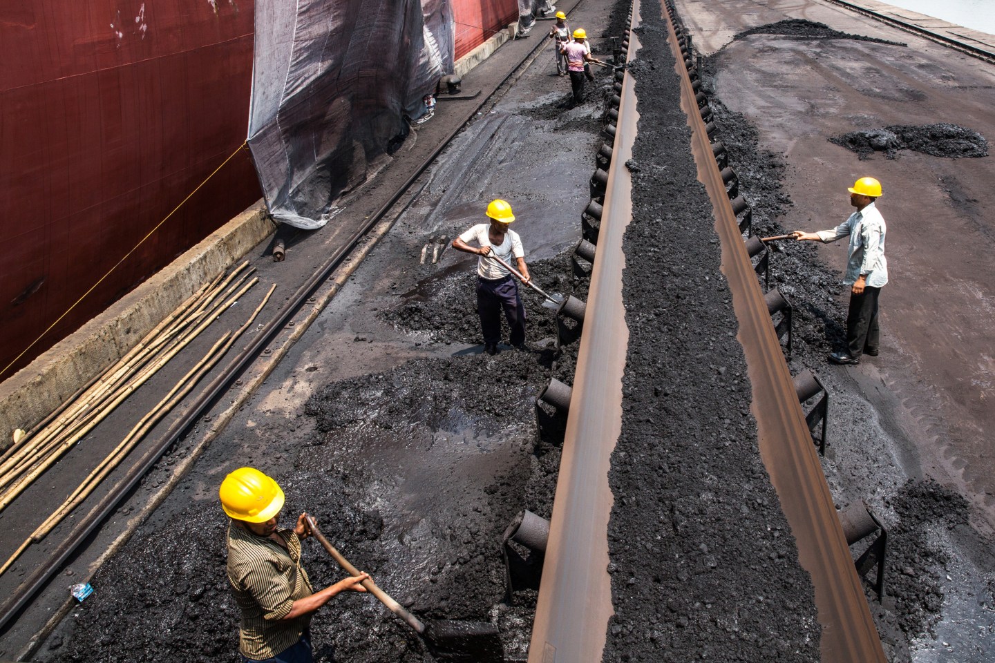 Operations Inside Kolkata And Haldia Ports As Imports and Exports Fall