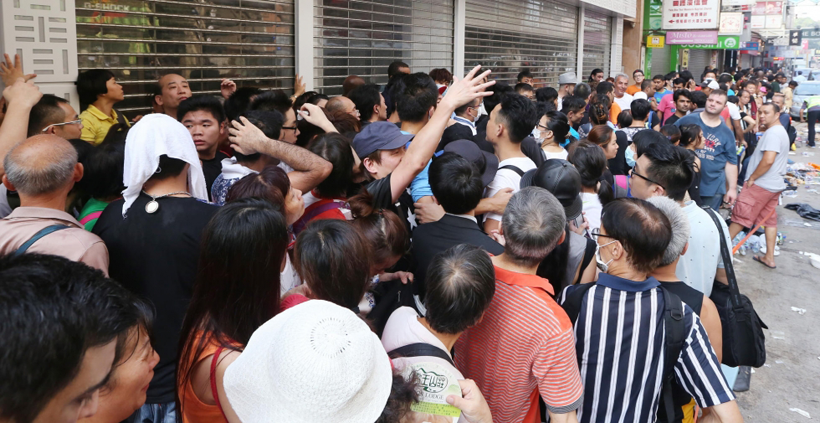 iPhone buyers in Hong Kong last week. Photo: Sam Tsang