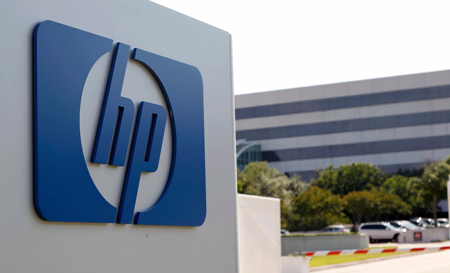 HP Third-Quarter Forecast Misses Estimate; 27,000 Jobs to Be Cut