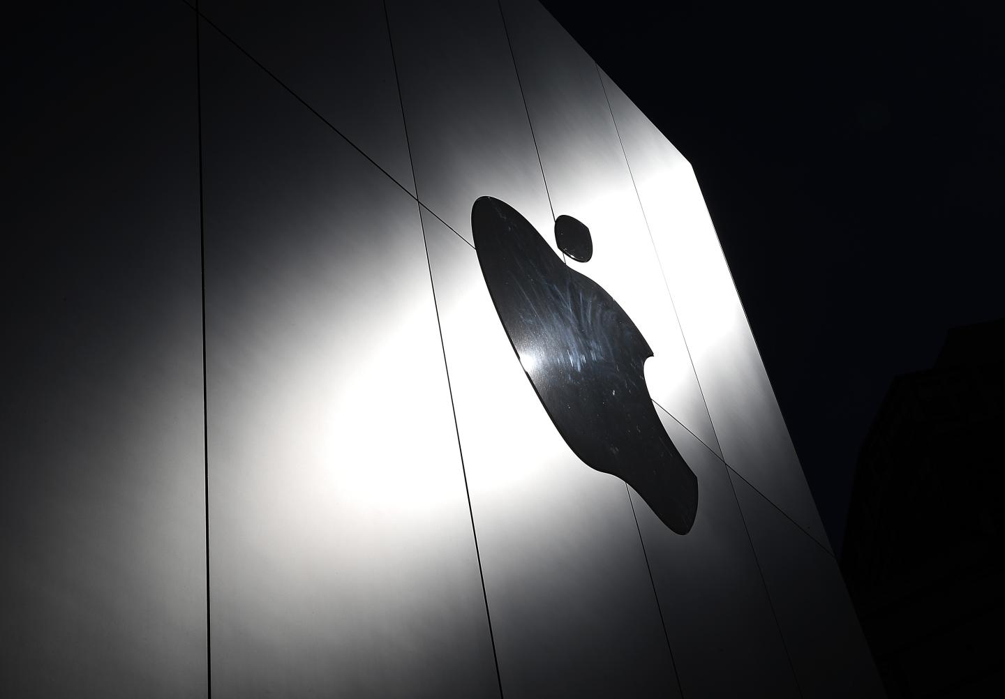 Apple and Facebook will now pay for women to freeze their eggs