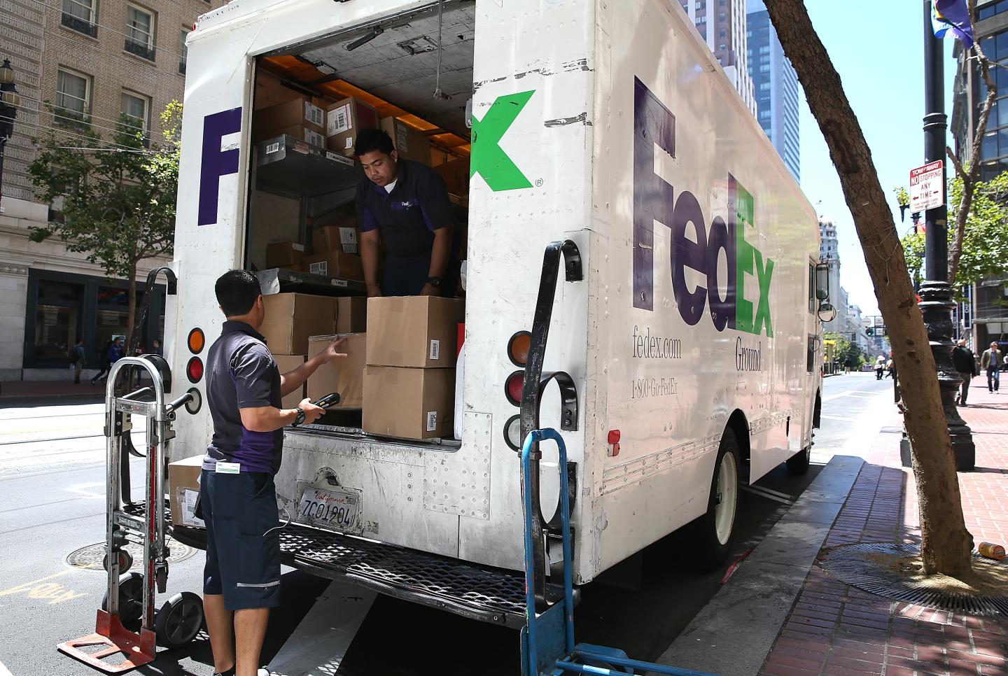 FedEx Reports Sharp Decline In Quarterly Profits