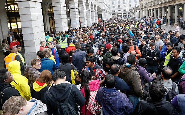 The iPhone 6 queue  in London&#8217;s Covent Garden