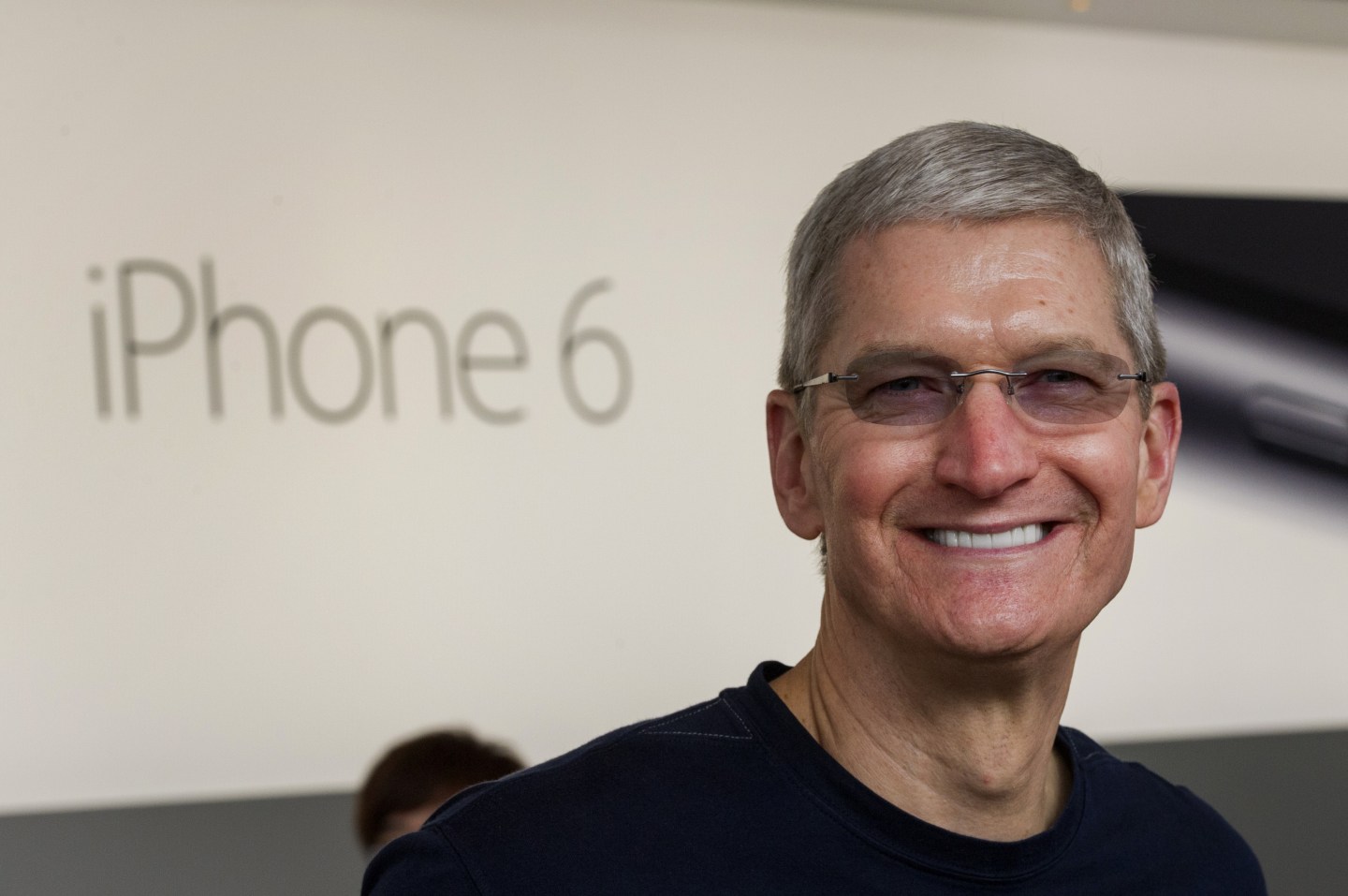 Apple's New Big-Screen iPhones Draw Long Lines As Sales Start