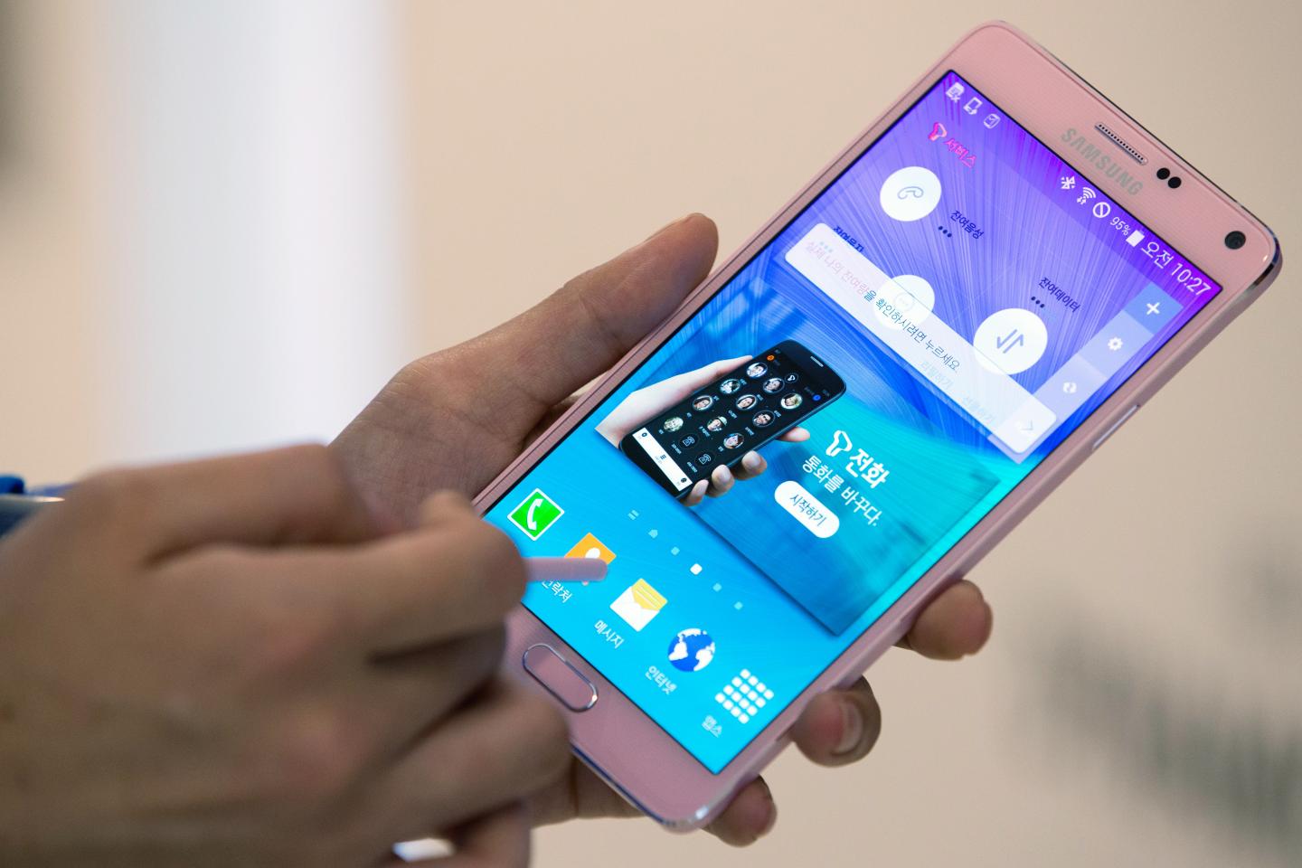 Samsung Electronics Co. Launches The Galaxy Note 4 Smartphone, Gear S Smartwatch And Gear Virtual-Reality Headset