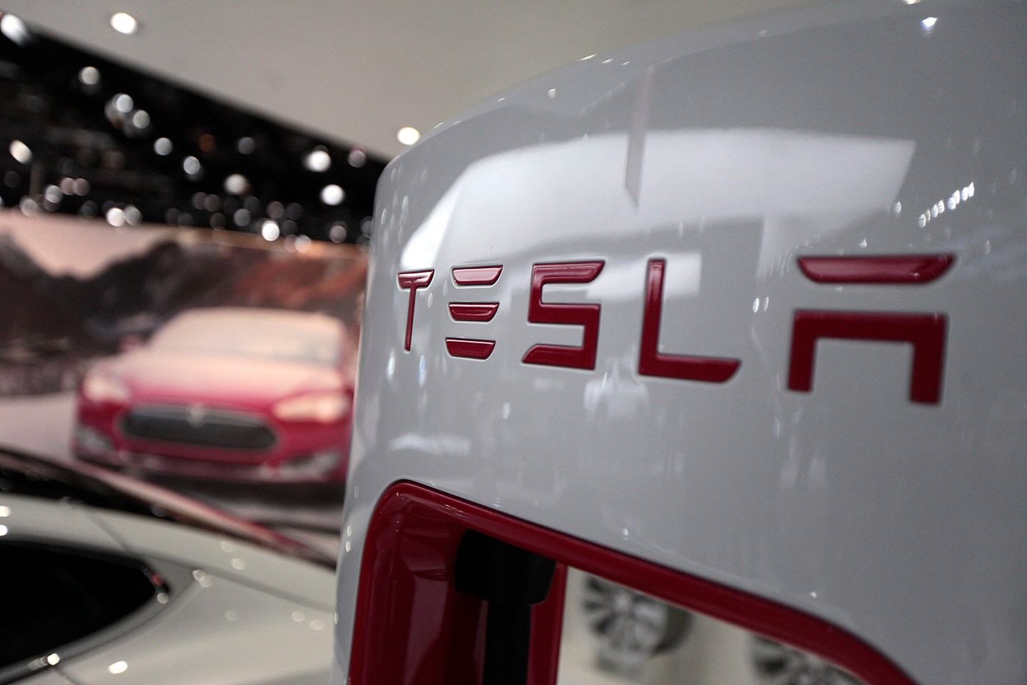 Tesla’s batteries are powering Wal-Mart’s stores