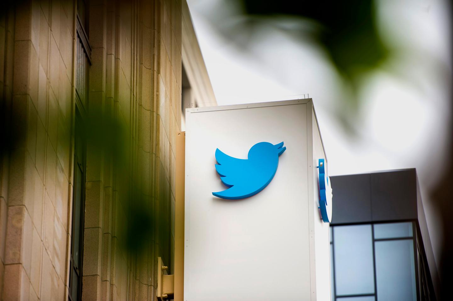 Twitter sues U.S. Justice Dept for right to reveal surveillance requests