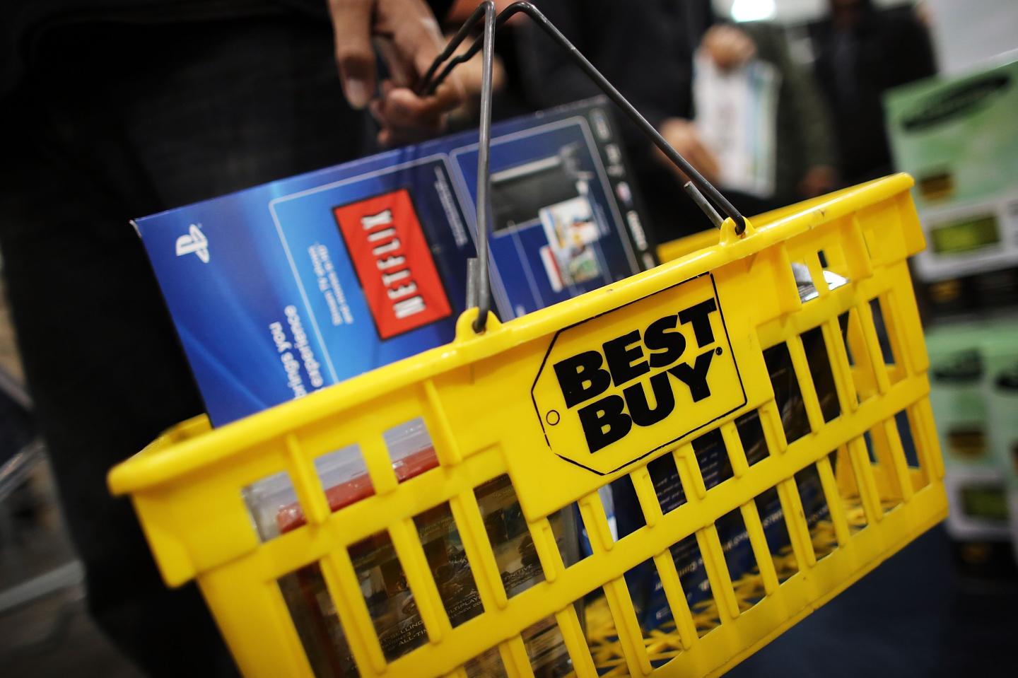 Holiday Shoppers Seek Out Deals On Black Friday