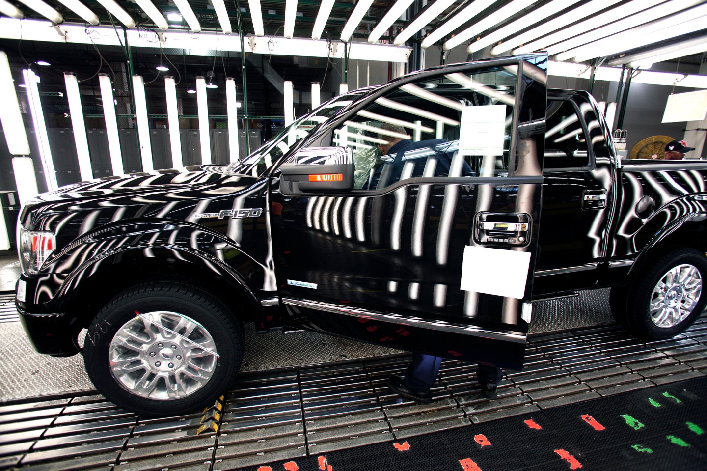 Ford Dearborn Truck Plant Builds New 2014 F-150 Trucks