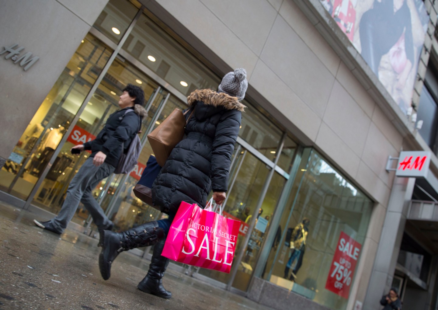 Gain in U.S. Consumer Confidence Lifts Spending Outlook