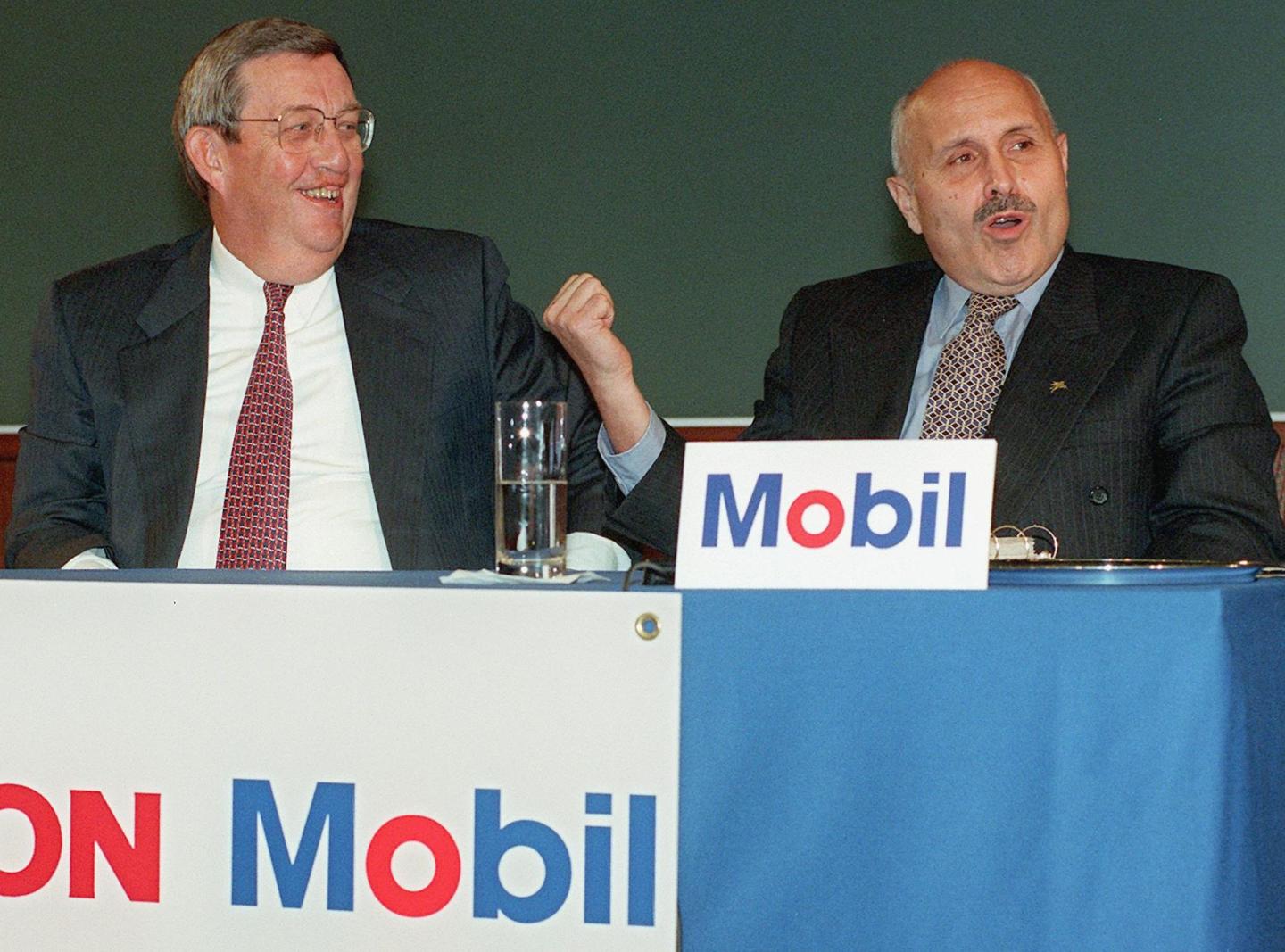 Lucio Noto (R), chairman of the board and chief ex