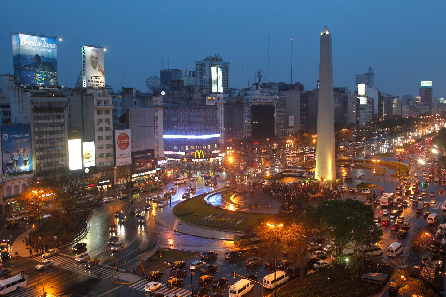 Overview of Buenos Aires' 9 de Julio Avenue