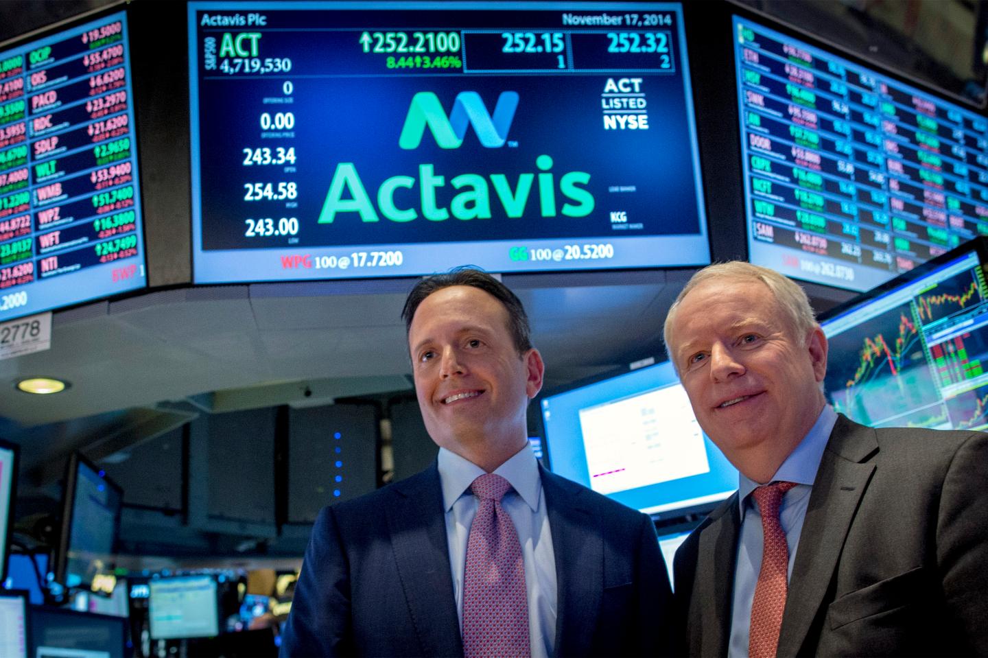 Actavis CEO Brenton Saunders and Allergan CEO David Pyotton pose together on the floor of the New York Stock Exchange