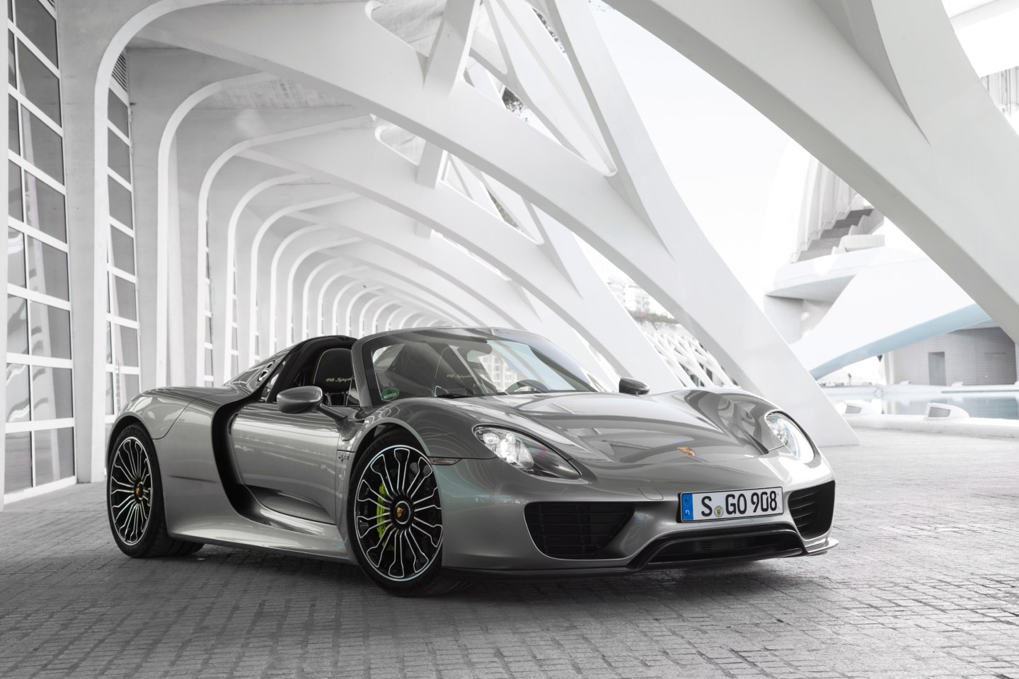 Porsche&#8217;s $845,000 918 is a gas-electric hybrid that does zero to 60 in 2.5 seconds.
