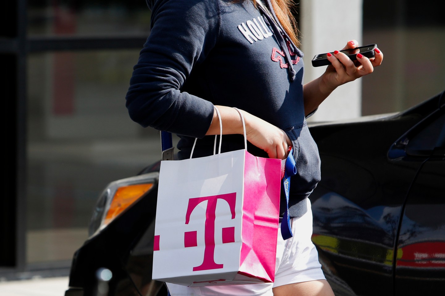 Inside A T-Mobile Store Ahead Of Earnings Figures