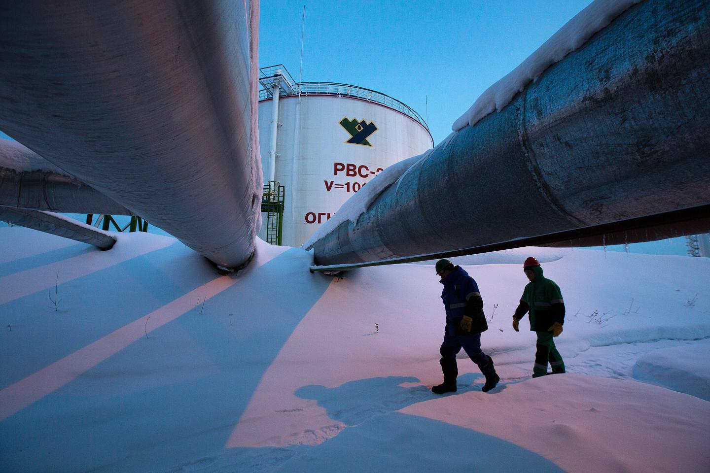 Oil Declines Below 60USD A Barrel