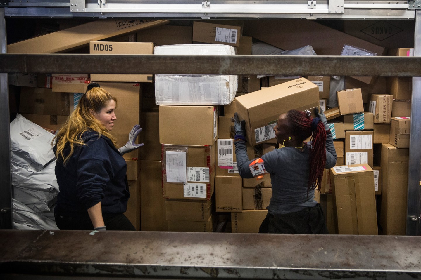 FedEx Handles Large Influx Of Holiday Packages