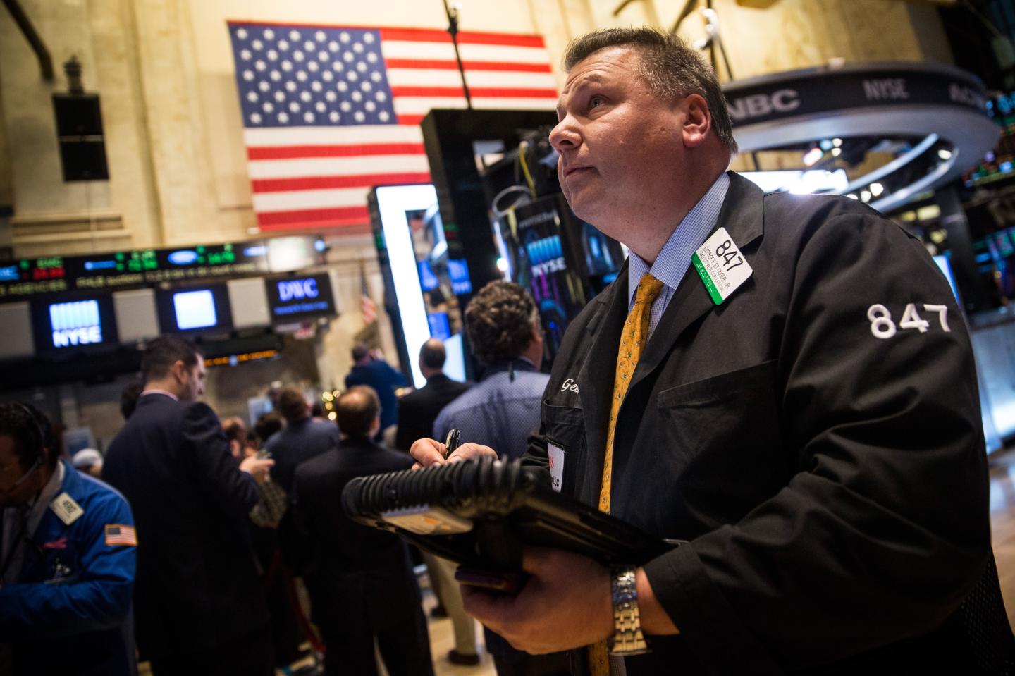 Dow Rises Over 400 Points Day After Fed Signals No Rise In Interest Rates