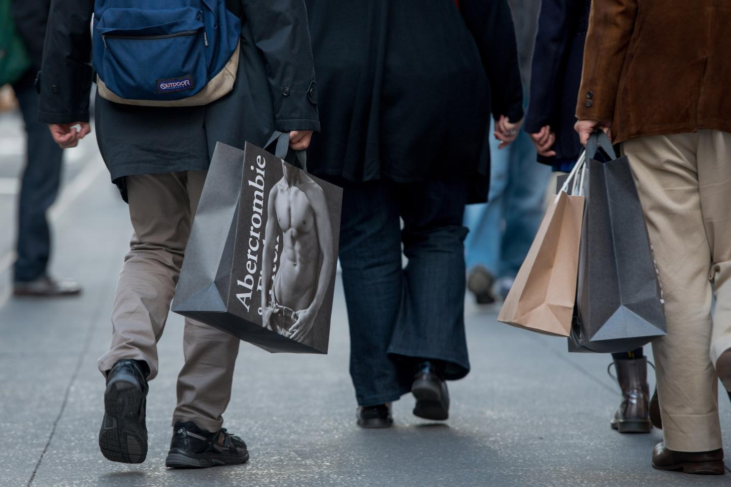 Shoppers On Fifth Avenue Ahead OF Consumer Comfort Figures