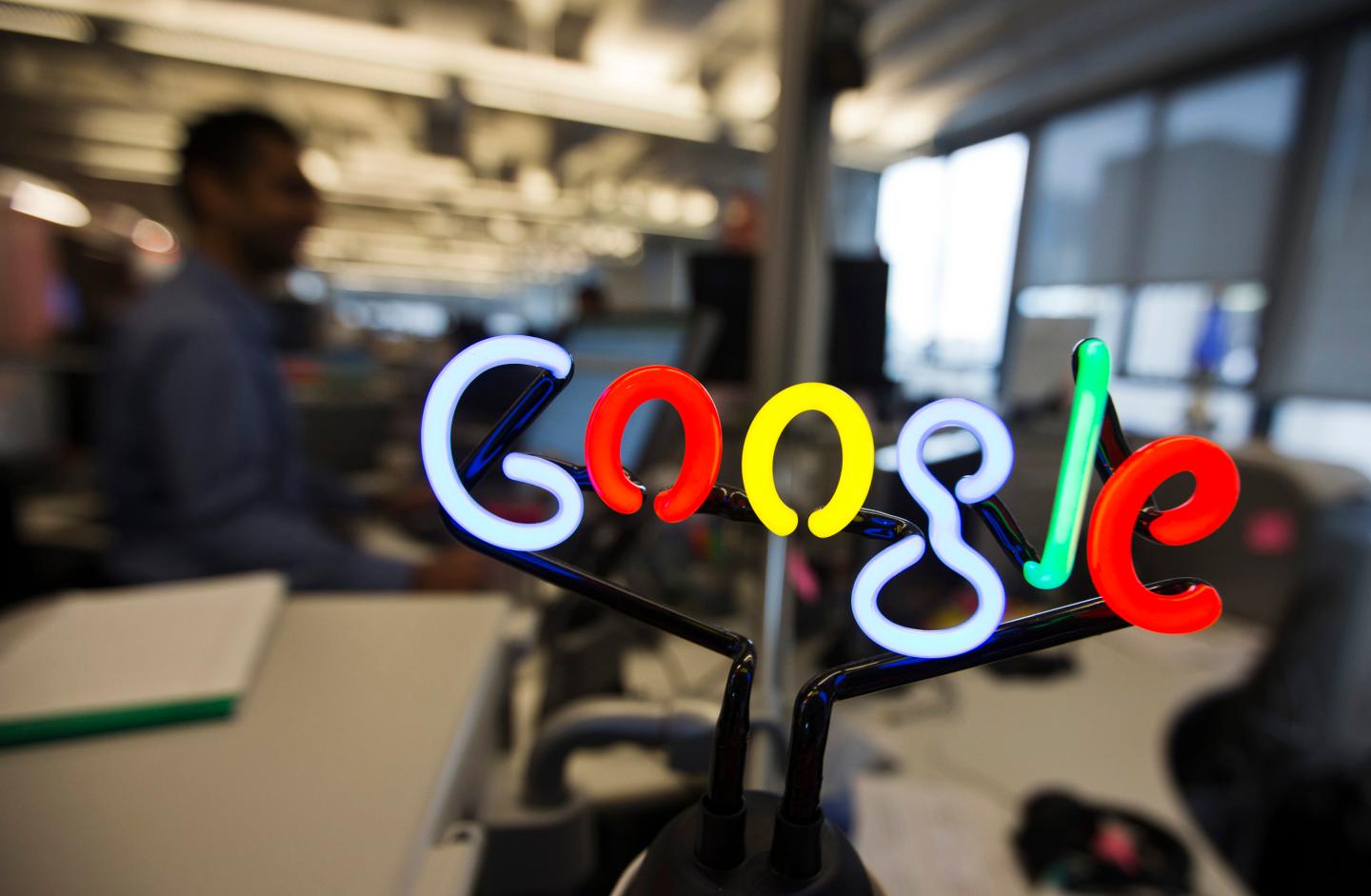 Apple, Google reach new deal to end lawsuit over employee poaching