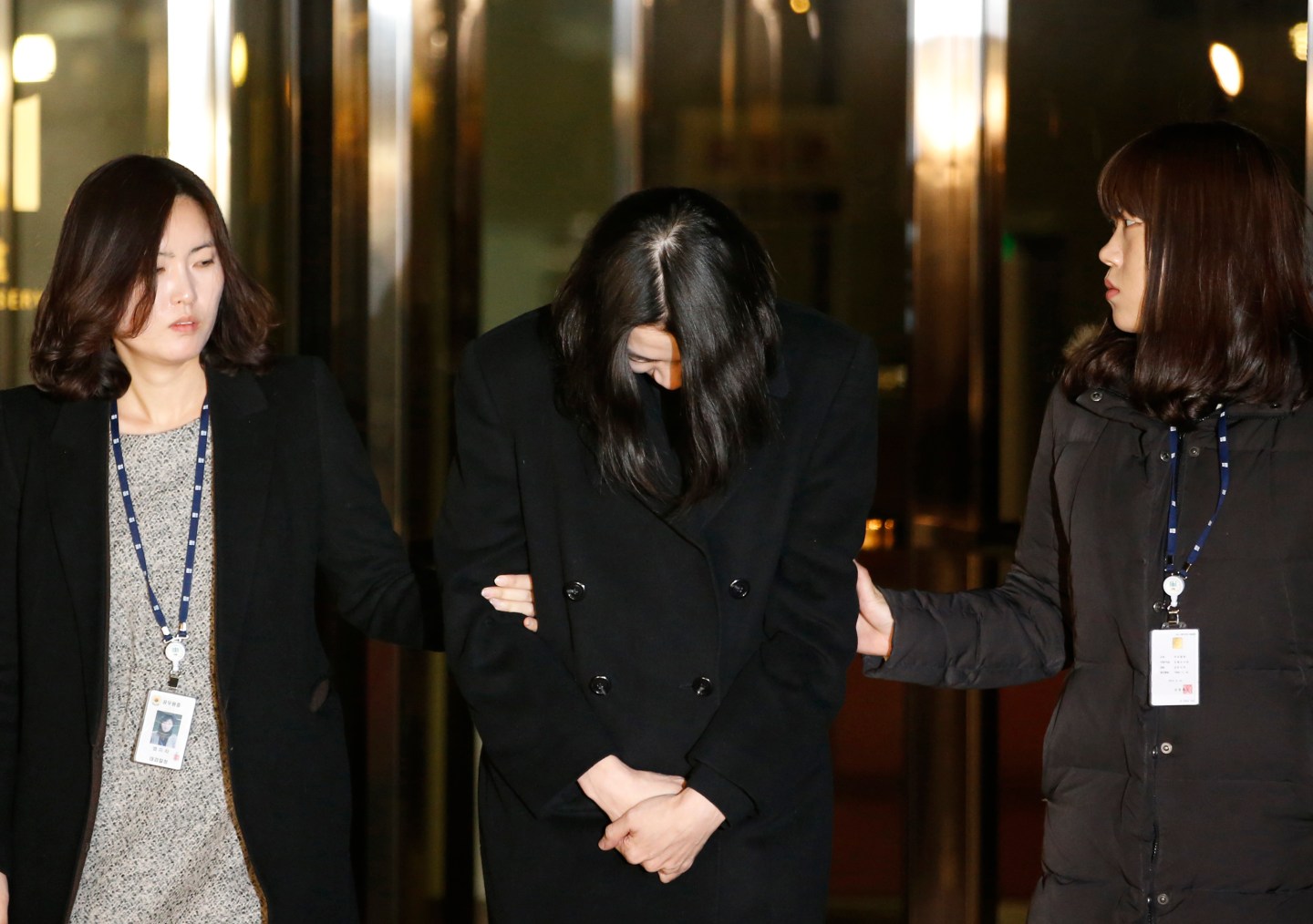 Heather Cho leaves for a detention facility after a court ordered her to be detained, at the Seoul Western District Prosecutor?s office