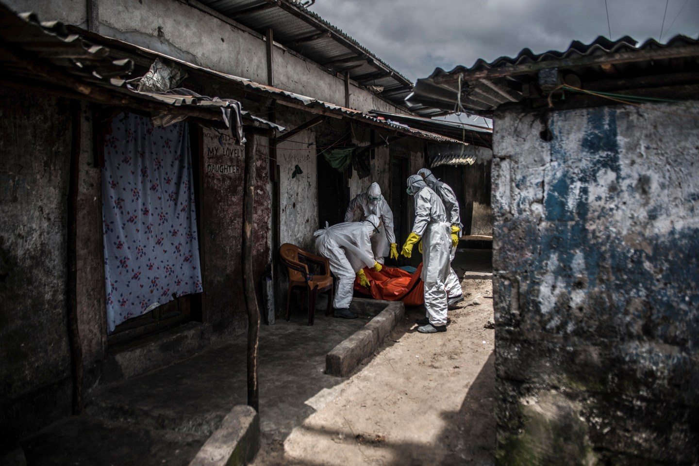 MONROVIA, LIBERIA - OCTOBER 15: Red Cross members carry dead body of Mambodou Aliyu (35) died due to the Ebola virus,, in Monrovia, Liberia on 15 October, 2014. (Photo by Mohammed Elshamy/Anadolu Agency/Getty Images)