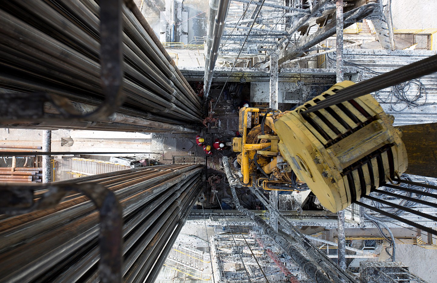 Oil Declines Below 60USD A Barrel